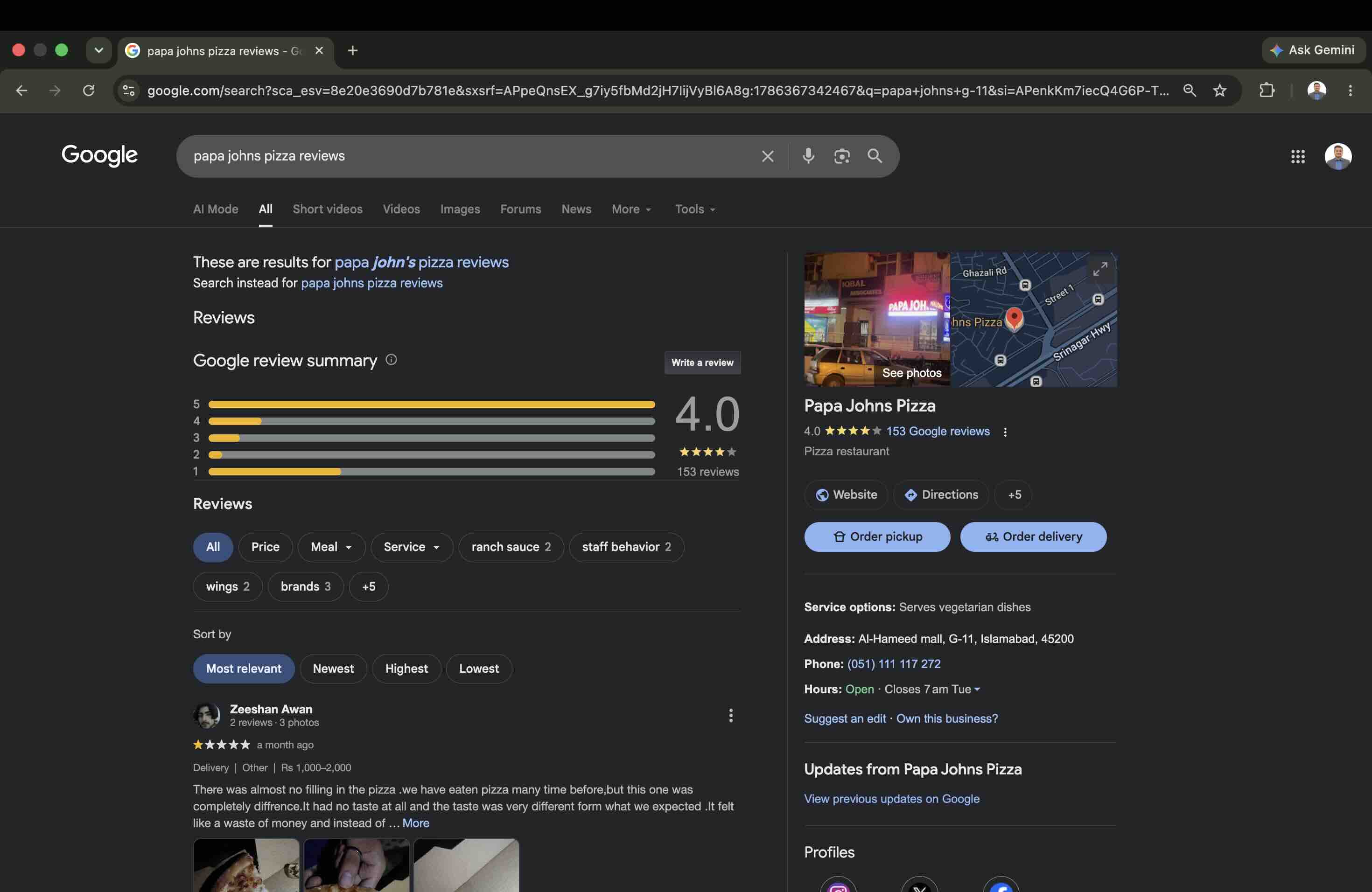 Googleの検索結果に表示されたピザ店のレビュー要約。平均4.0、153件のレビューで、星5つのバーが他のどの評価よりも長い分布グラフが表示されている。