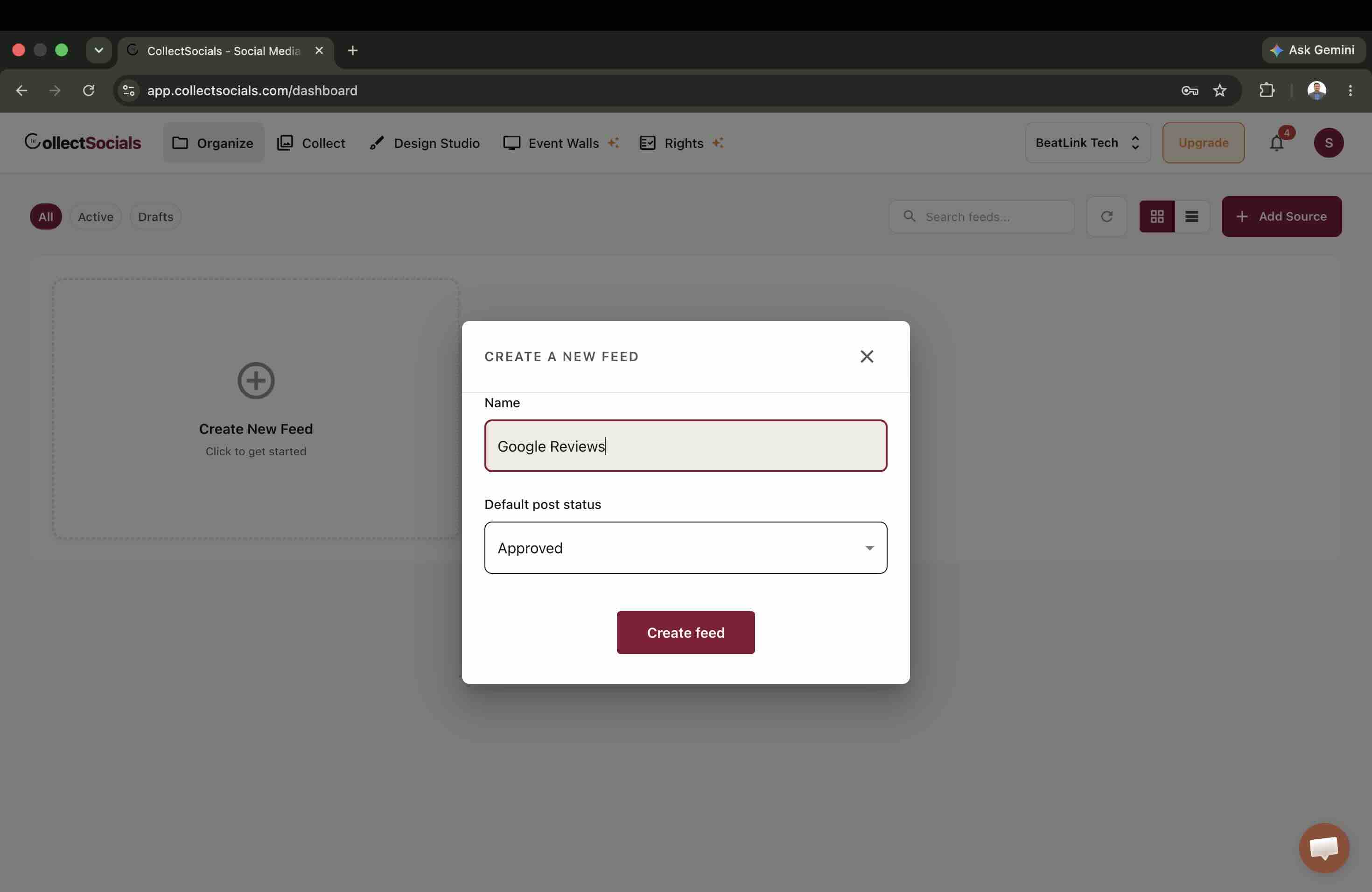 CollectSocialsのCreate a New Feedダイアログ。フィード名にGoogle Reviewsと入力され、その下に投稿の初期ステータスを選ぶプルダウンが表示されている。