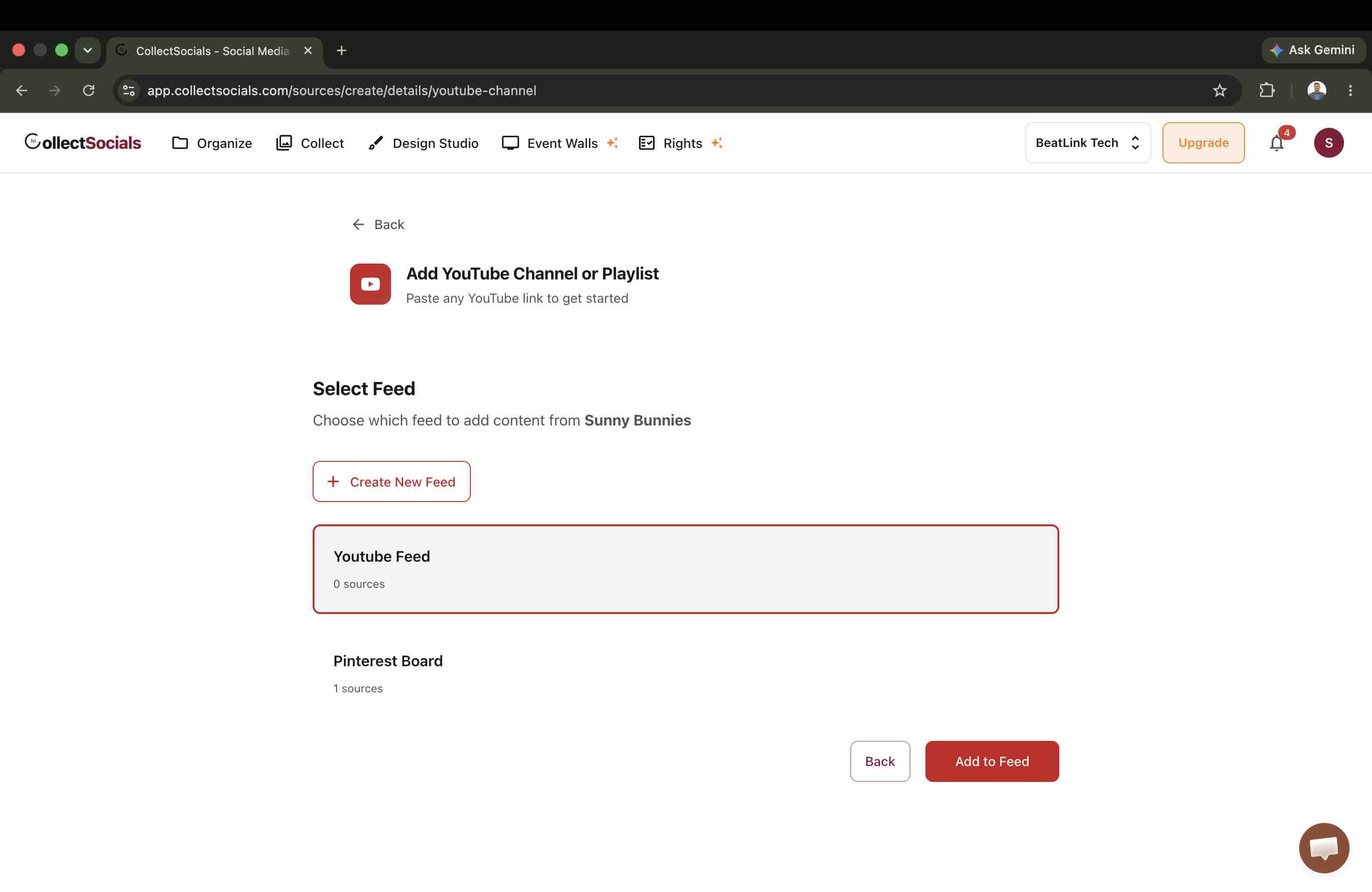 CollectSocialsのSelect Feed画面。新しく作ったYouTubeフィードが選択され、Add to Feedボタンが表示されている